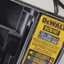 CARGADOR DE BATERÍA 12V/20V DEWALT DCB107 - COD:100742