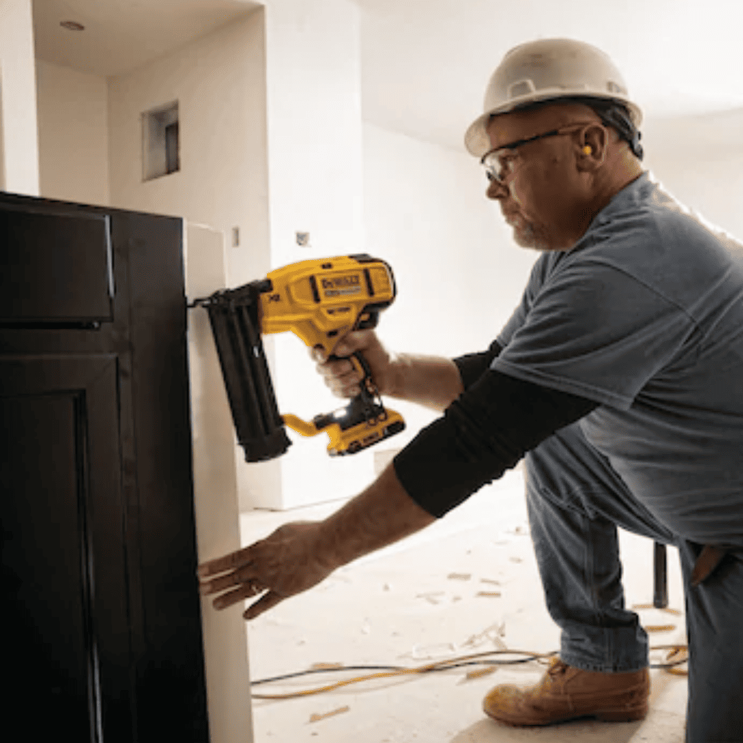 Clavadora XR Calibre 18 Dewalt DCN680B - COD:100642