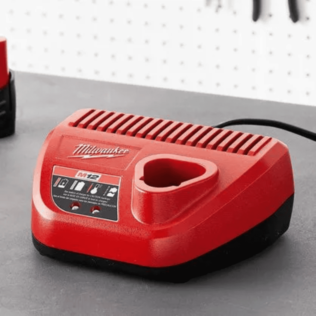 Cargador de baterías M12 Milwaukee 48-59-2401 - COD:100690