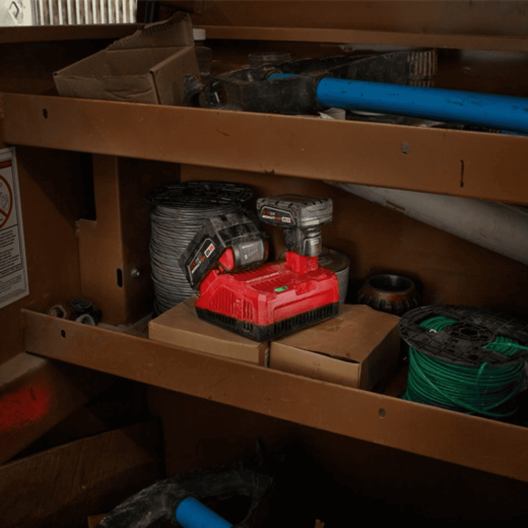 CARGADOR DE BATERIAS MILWAUKEE 48-59-1808 - COD:100253