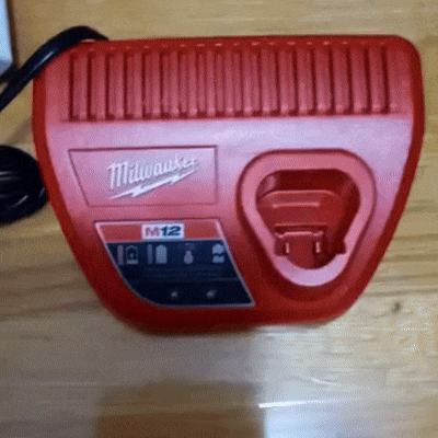 Cargador de baterías M12 Milwaukee 48-59-2401 - COD:100690
